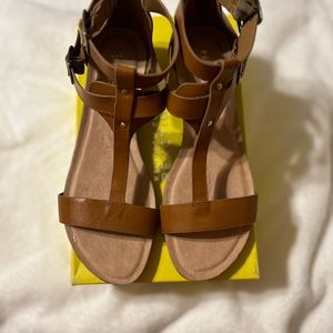Keneth Cole Reaction Leather Brown Buckle Sandal